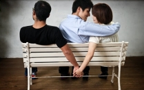 Người ngoại tình có thể đăng ký khai sinh cho con riêng?